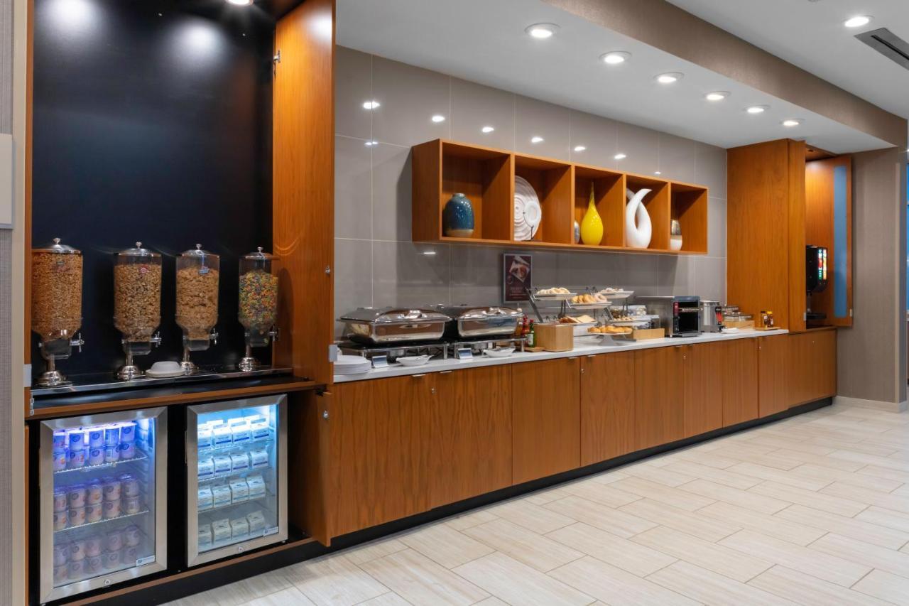 Hotel Springhill Kansas Airport 3*