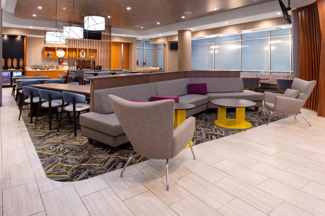 Hotel Springhill Kansas Airport 3*