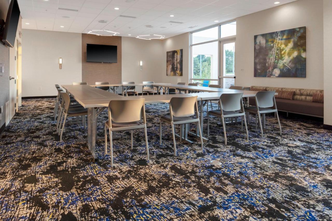 Hotel Springhill Kansas Airport 3*