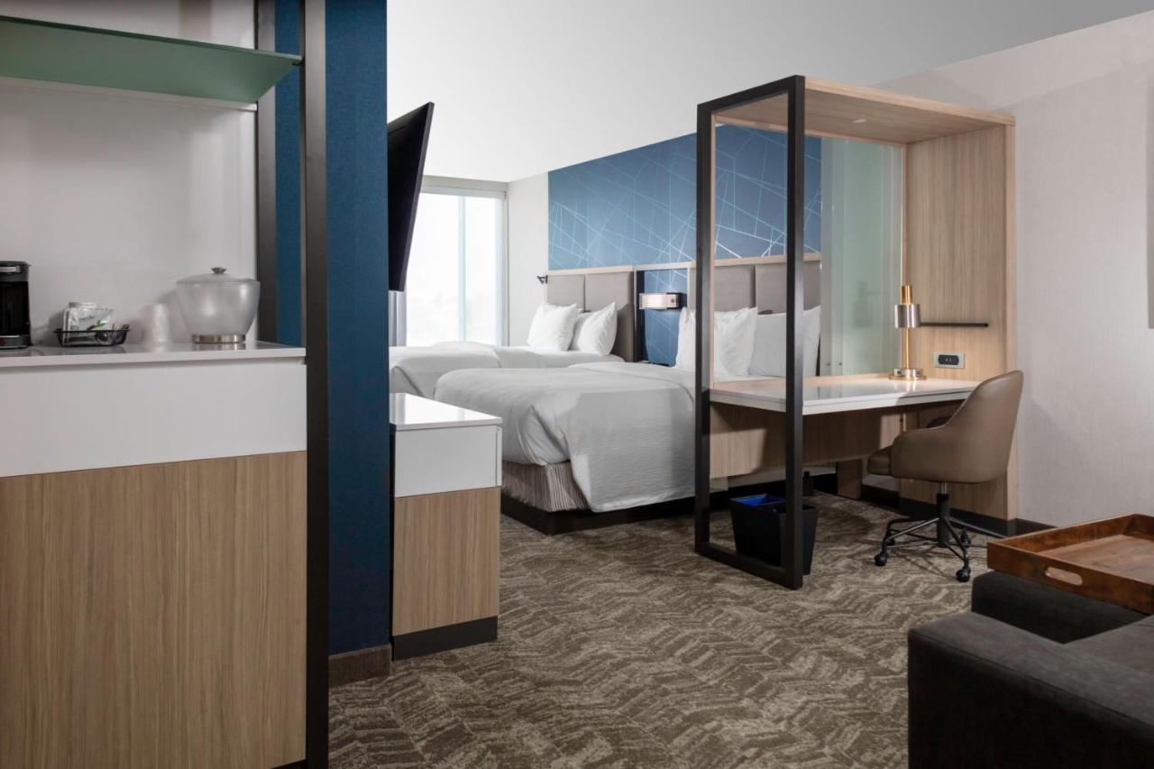 Hotel Springhill Kansas Airport 3*