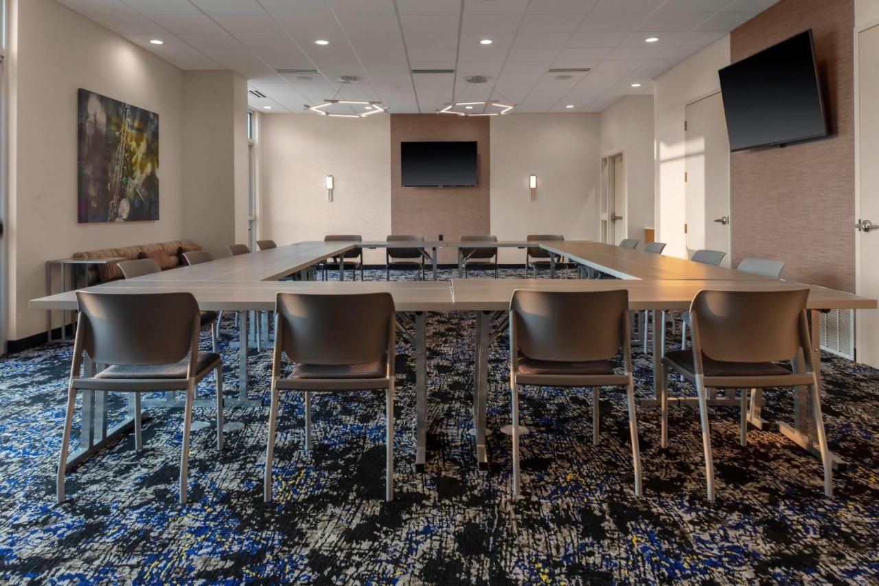 Springhill Kansas Airport Hotel