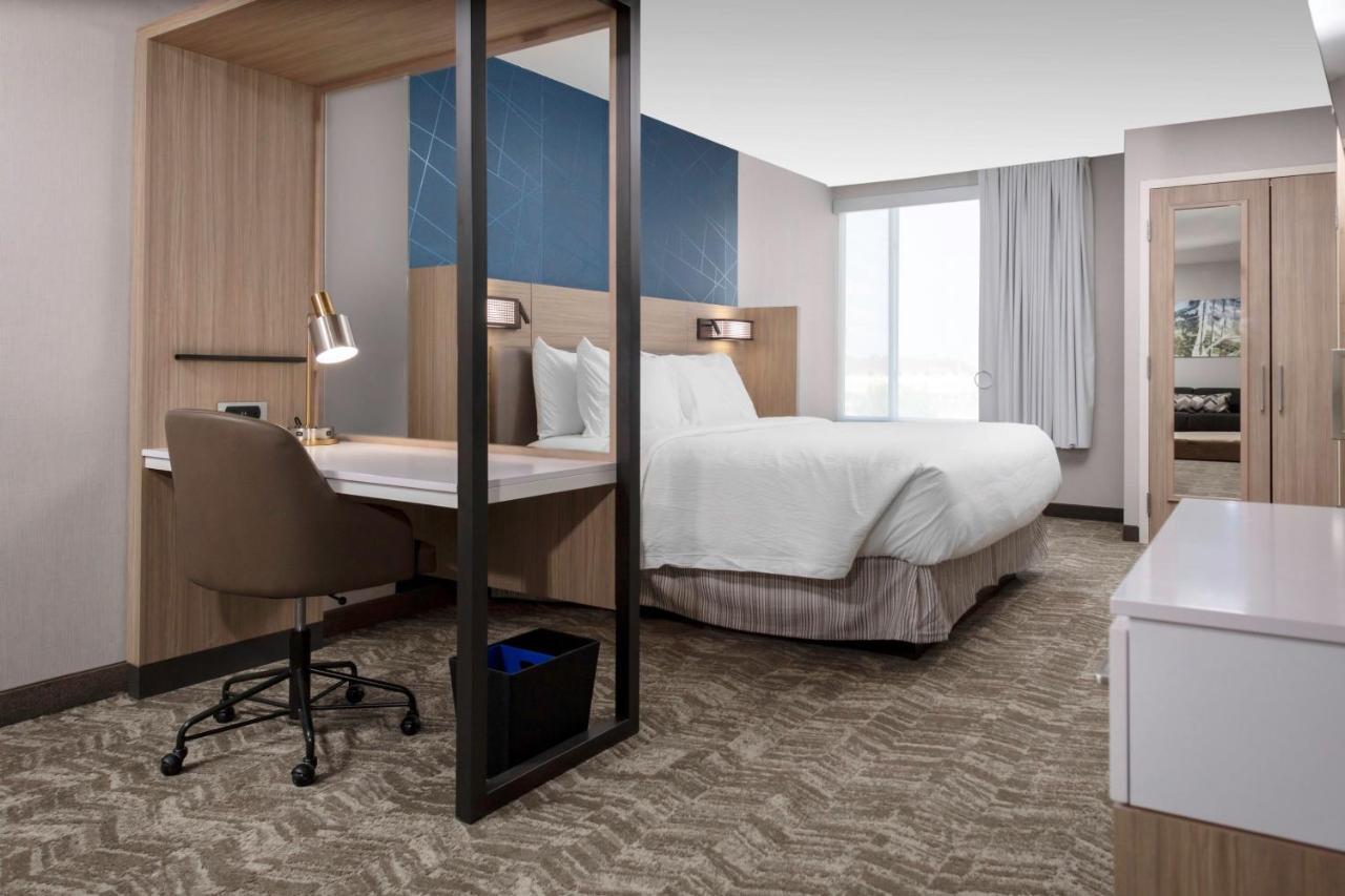 Springhill Kansas Airport Hotel